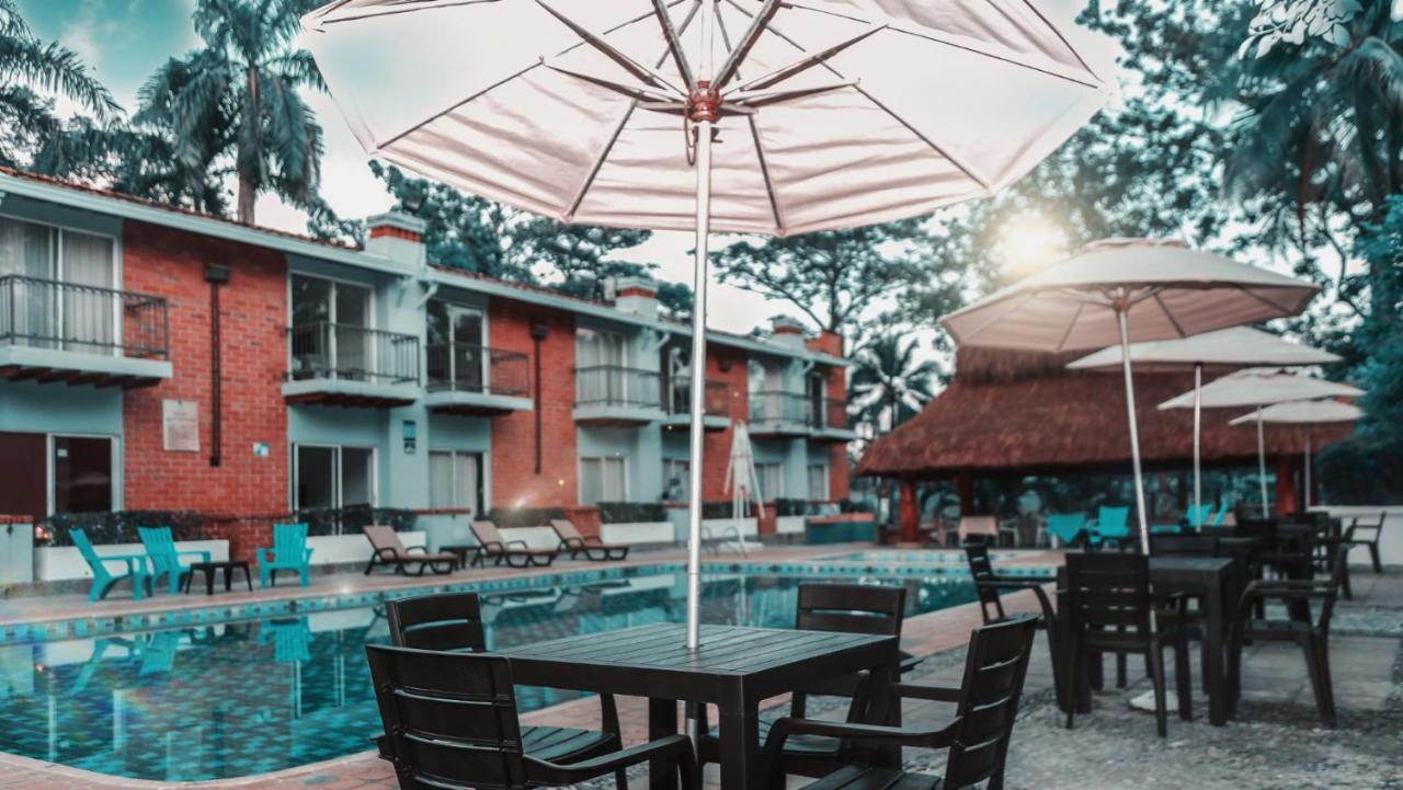 Caucasia Hotel Y Restaurante Meson Del Gitano מראה חיצוני תמונה