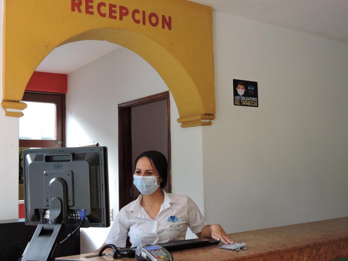 Caucasia Hotel Y Restaurante Meson Del Gitano מראה חיצוני תמונה