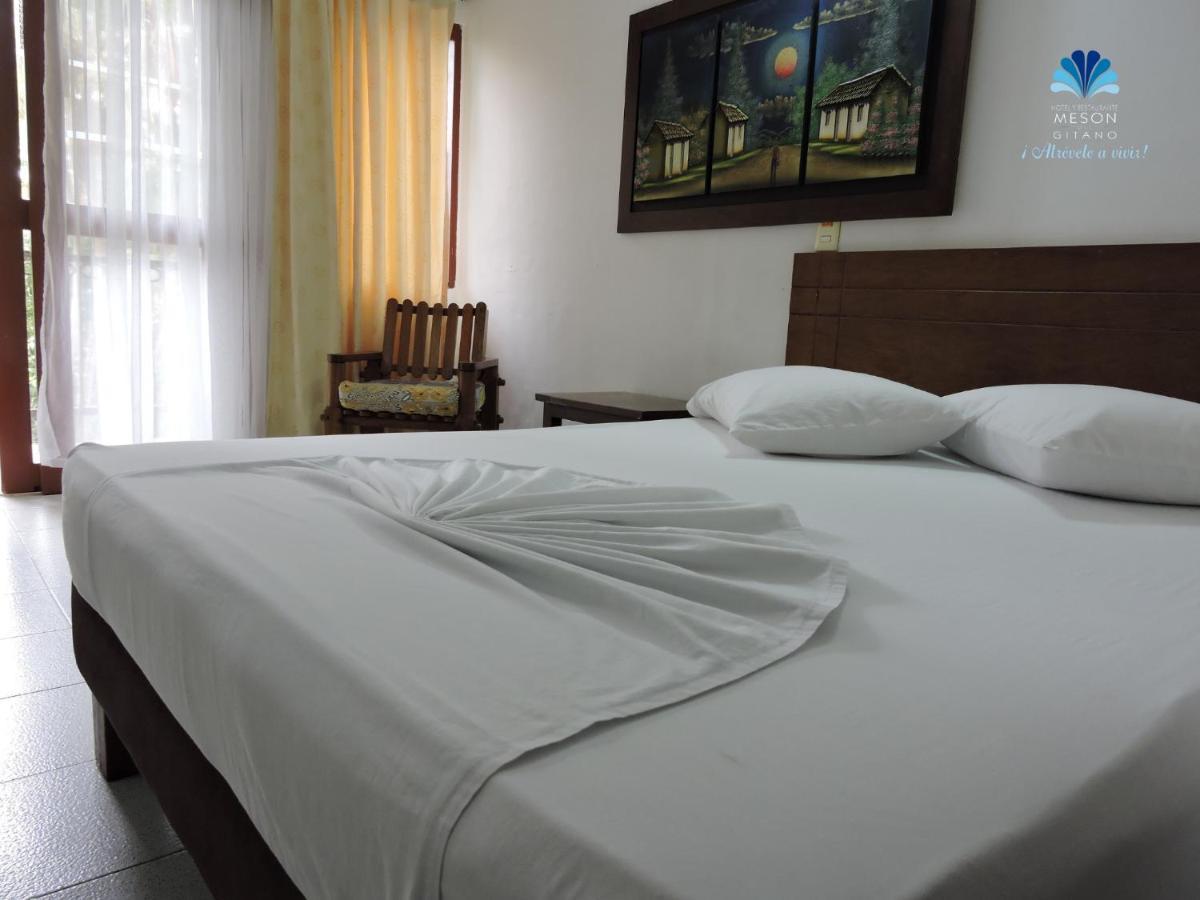 Caucasia Hotel Y Restaurante Meson Del Gitano מראה חיצוני תמונה