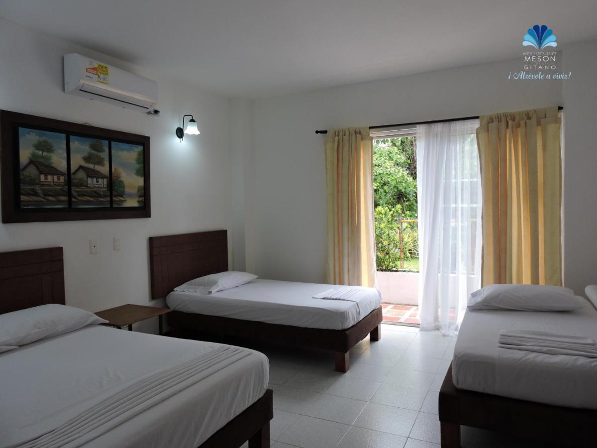 Caucasia Hotel Y Restaurante Meson Del Gitano חדר תמונה