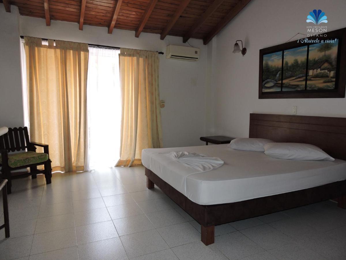 Caucasia Hotel Y Restaurante Meson Del Gitano חדר תמונה