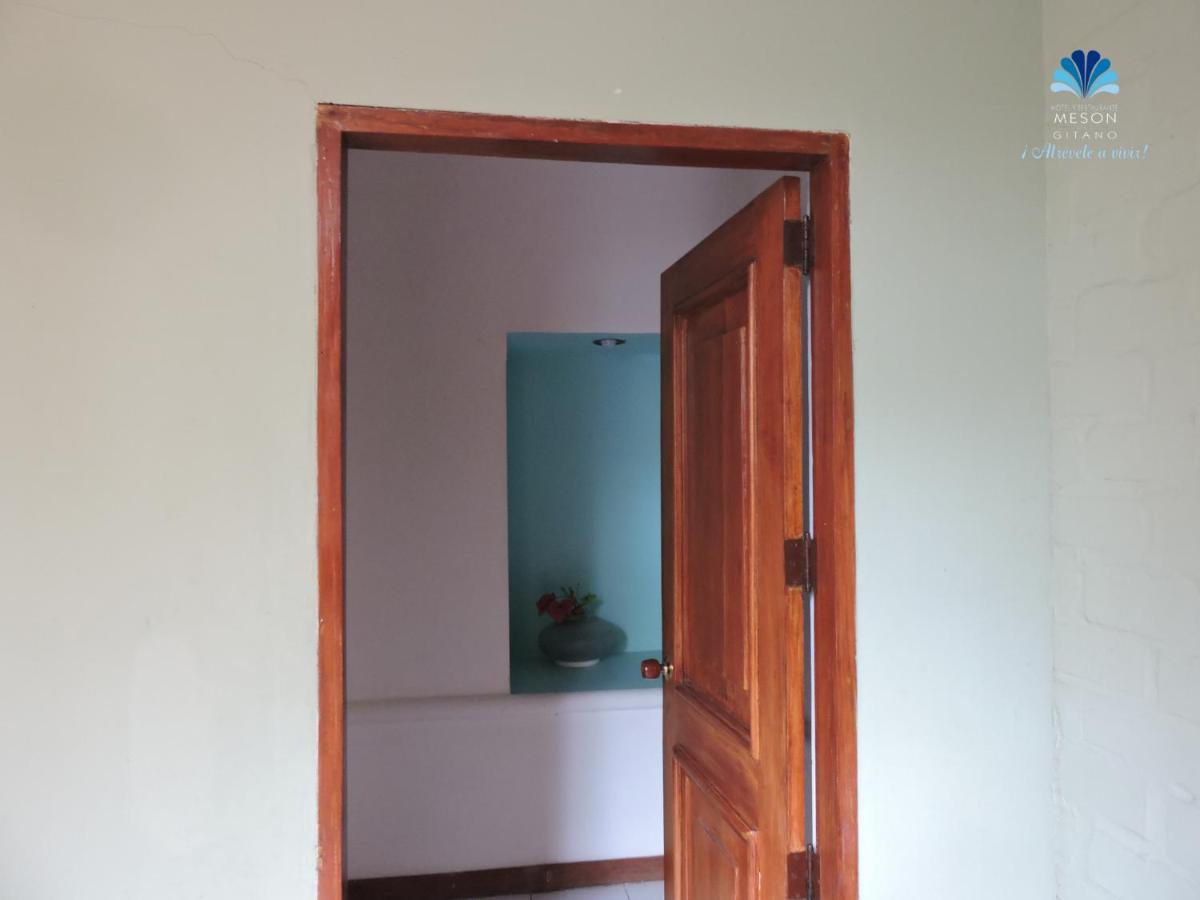Caucasia Hotel Y Restaurante Meson Del Gitano חדר תמונה