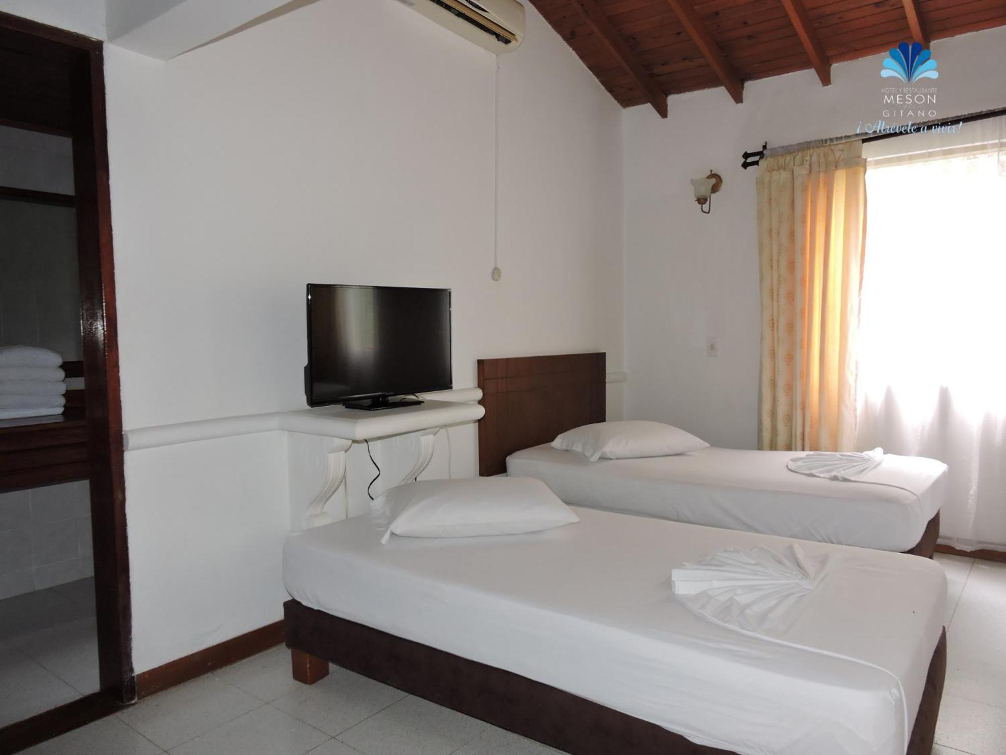 Caucasia Hotel Y Restaurante Meson Del Gitano חדר תמונה