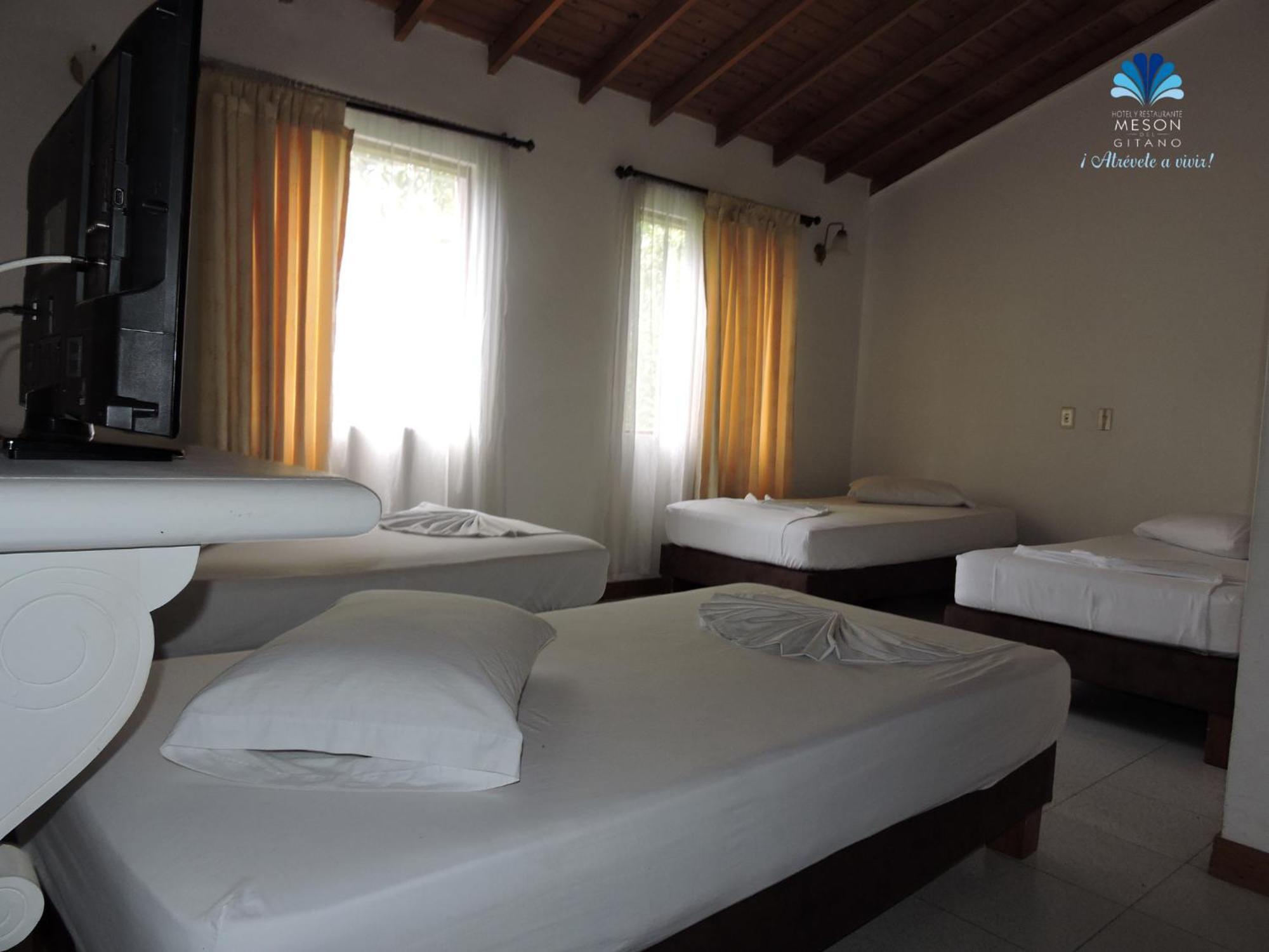Caucasia Hotel Y Restaurante Meson Del Gitano חדר תמונה