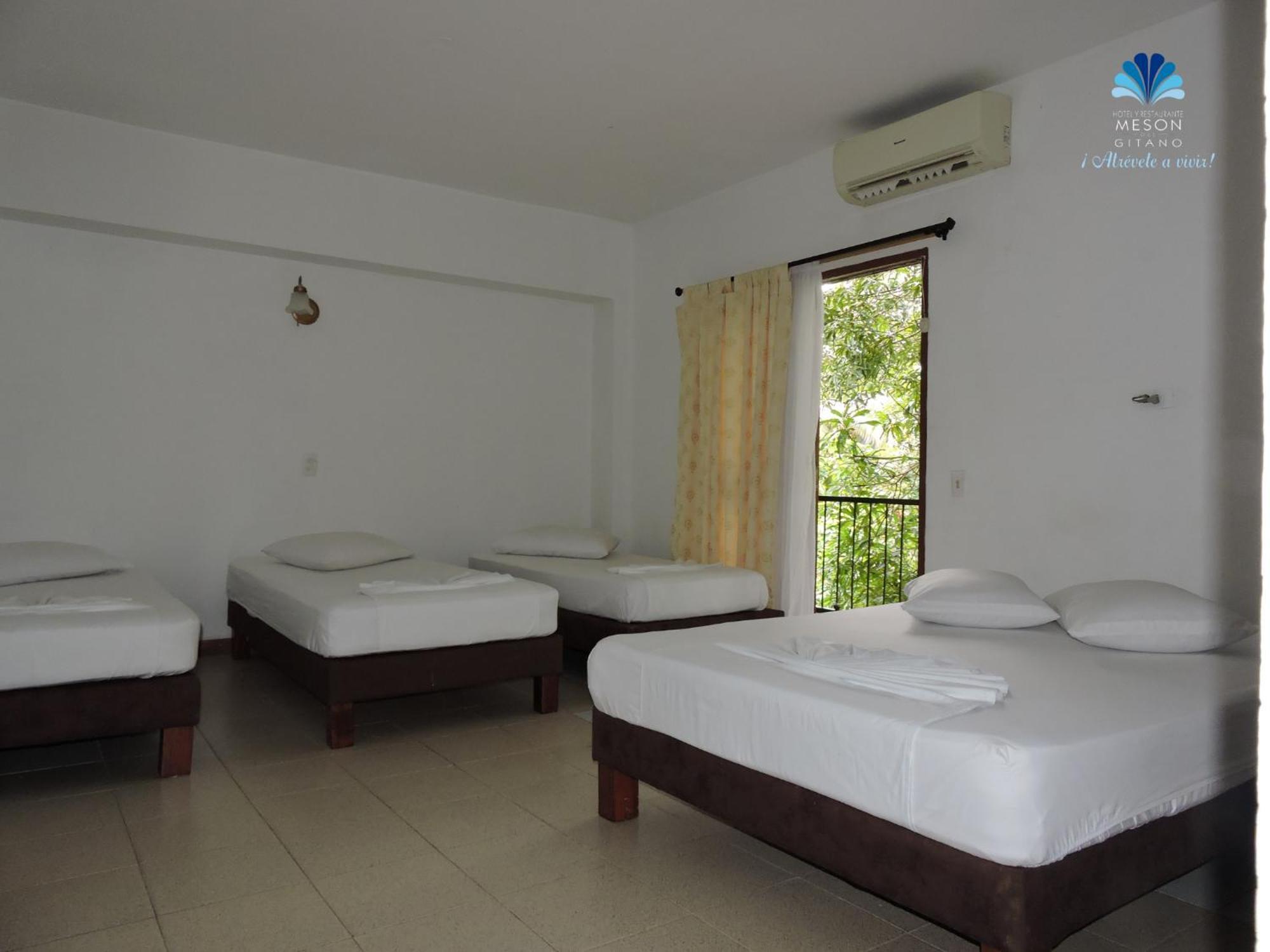 Caucasia Hotel Y Restaurante Meson Del Gitano חדר תמונה