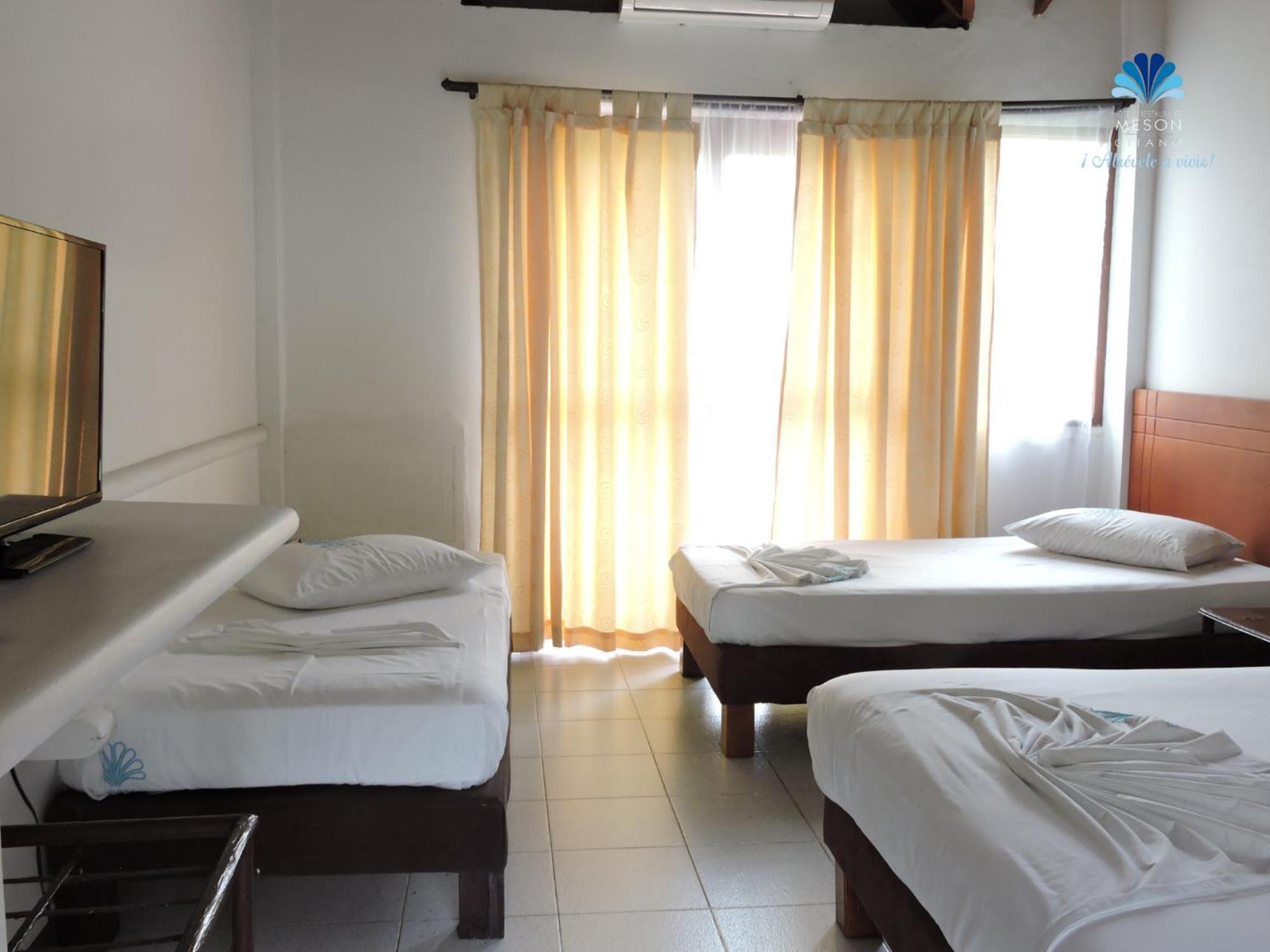 Caucasia Hotel Y Restaurante Meson Del Gitano חדר תמונה