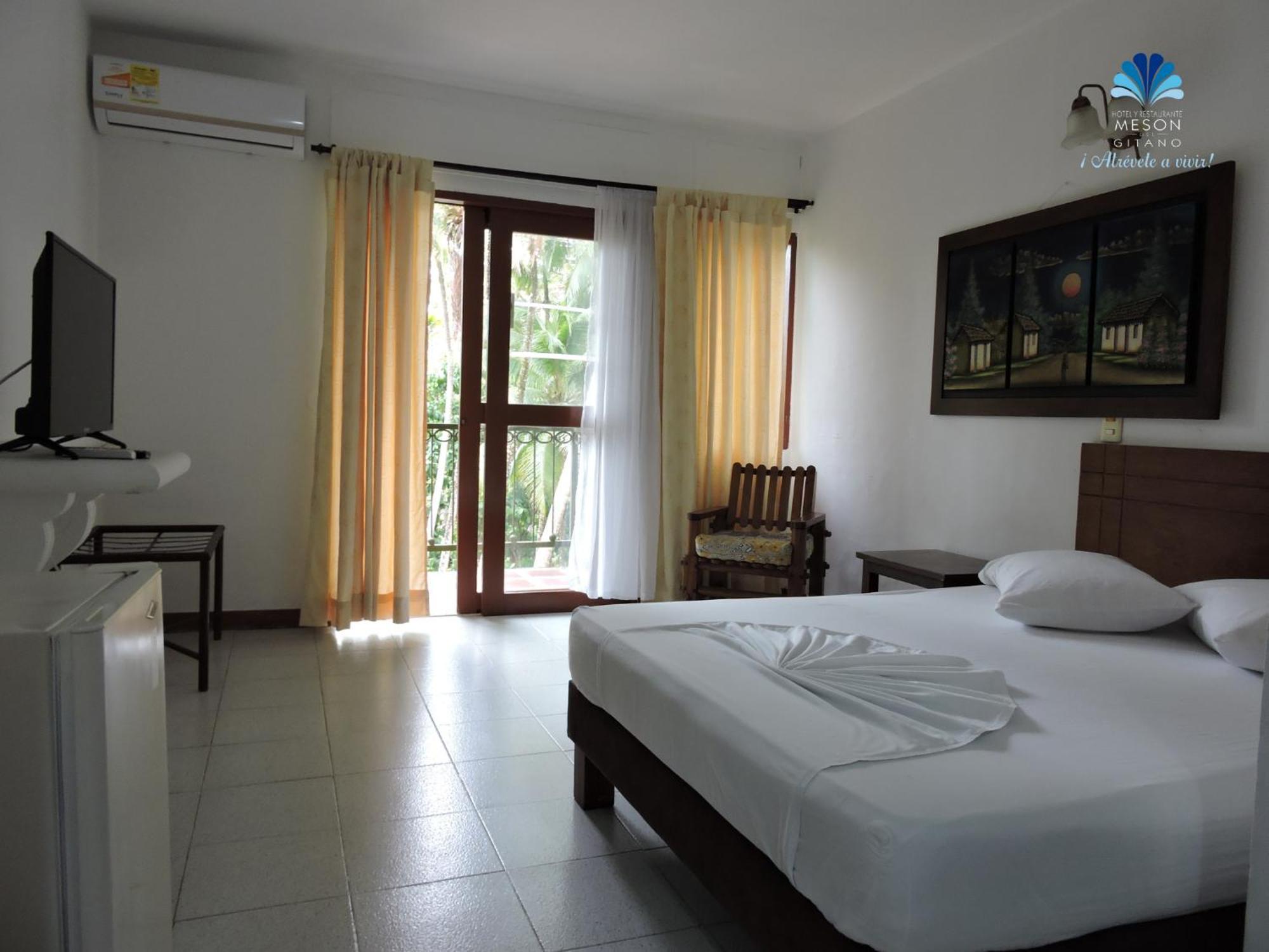 Caucasia Hotel Y Restaurante Meson Del Gitano חדר תמונה